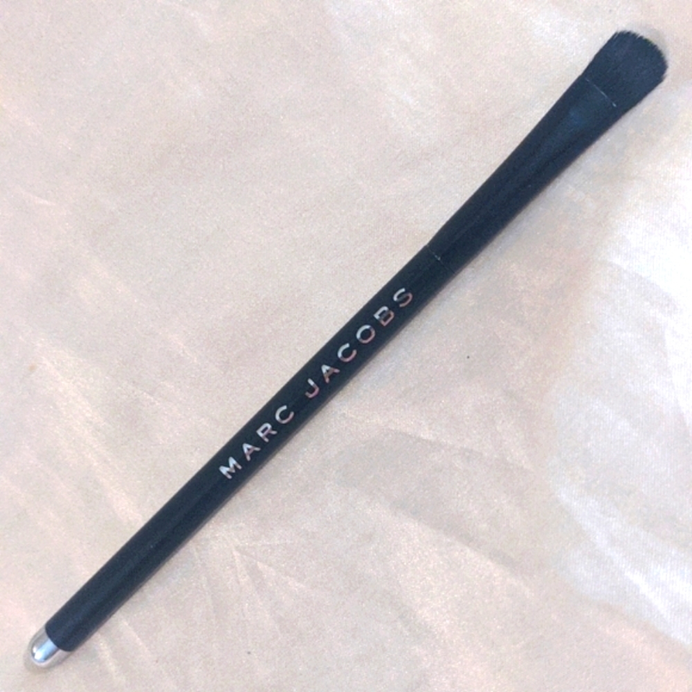 3/$33 - Marc Jacobs Eye Shadow Brush #22 - Picture 1 of 5